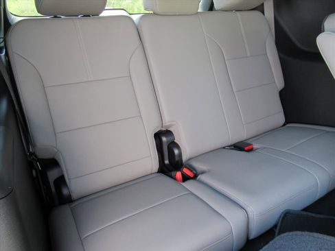 New 2026 GMC Acadia Elevation w/ Elevation Premium Package FWD image 36