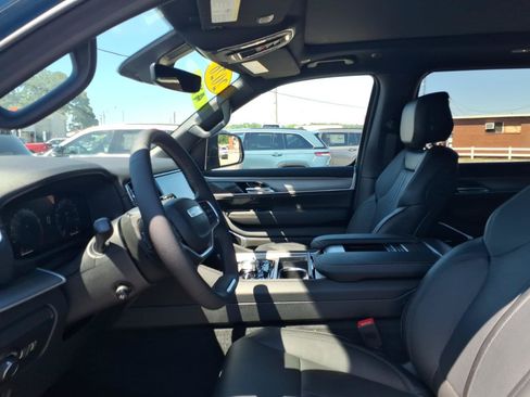 New 2026 Jeep Grand Wagoneer 4WD image 5