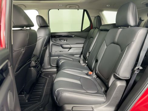 New 2025 Honda Pilot Touring image 13