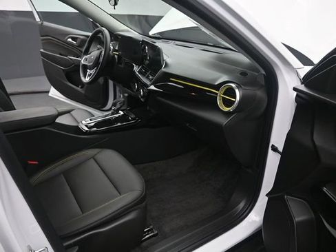 Used 2025 Chevrolet Trax ACTIV FWD image 17