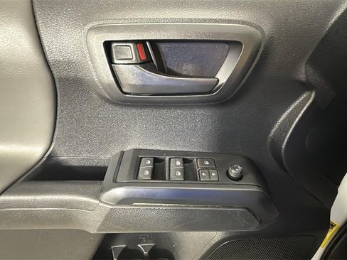 Used 2022 Toyota Tacoma SR image 23