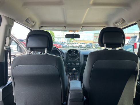 Used 2016 Jeep Patriot Latitude FWD image 32