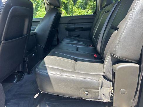 Used 2014 Chevrolet Silverado 2500 LT w/ Interior Plus Package AWD/4WD image 15