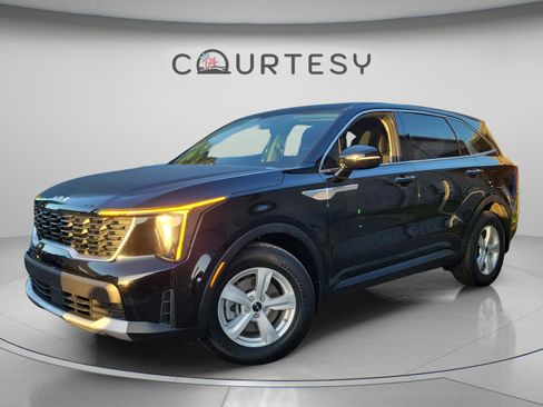 Used 2024 Kia Sorento LX FWD image 1