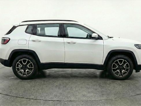 Used 2025 Jeep Compass Trailhawk image 8