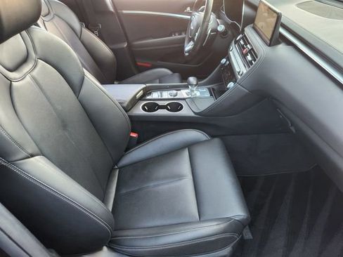 Used 2025 Genesis G70 2.5T image 10