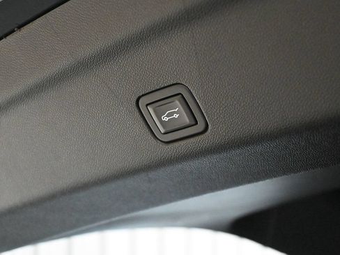 Used 2021 Cadillac Escalade Sport RWD image 26
