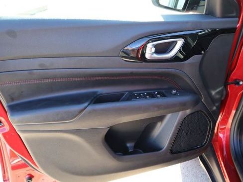 Used 2025 Jeep Compass Trailhawk AWD/4WD image 18