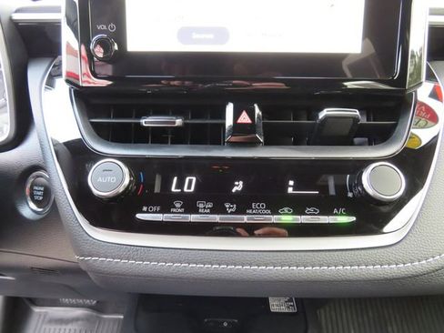 Certified 2025 Toyota Corolla SE w/ SE Package image 26