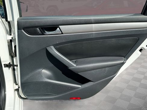 Used 2014 Volkswagen Passat 1.8T Wolfsburg Edition image 28