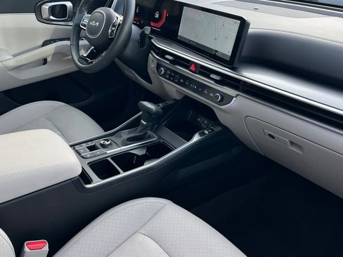 Certified 2025 Kia Sorento S image 19