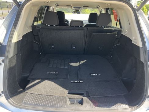 Used 2024 Nissan Rogue SV FWD image 25