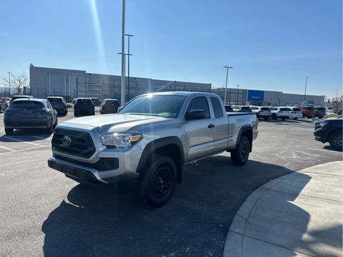 Used 2022 Toyota Tacoma SR image 4