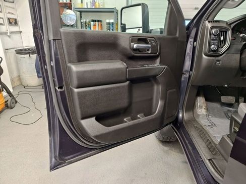 Used 2024 Chevrolet Silverado 2500 Custom w/ Custom Value Package image 17