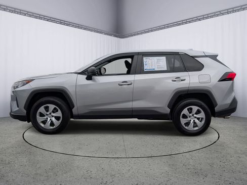 Used 2022 Toyota RAV4 LE image 5