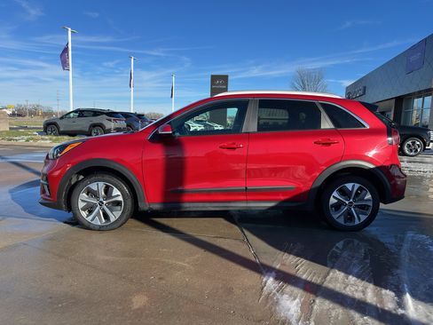 Used 2022 Kia Niro EX w/ Cold Weather Package image 4