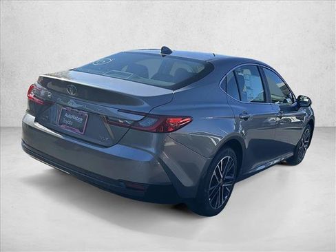 Used 2026 Toyota Camry XLE AWD/4WD image 7