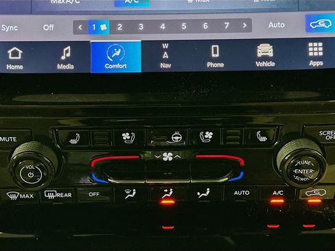 Used 2023 Jeep Grand Cherokee Limited w/ Luxury Tech Group II image 26