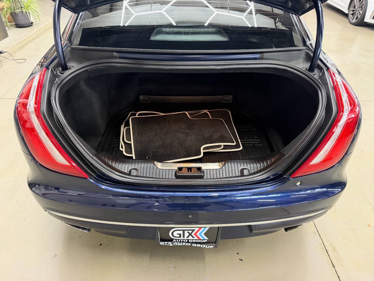 Used 2019 Jaguar XJ L Portfolio AWD/4WD image 9