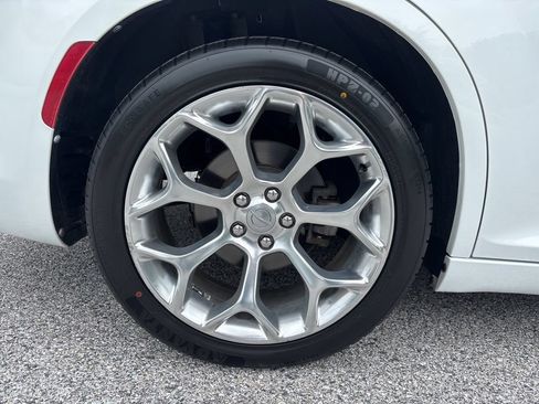 Used 2018 Chrysler 300 C w/ Safetytec Plus Group RWD image 3