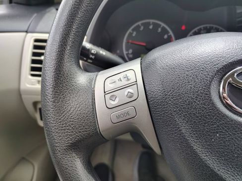 Used 2013 Toyota Corolla LE FWD image 9