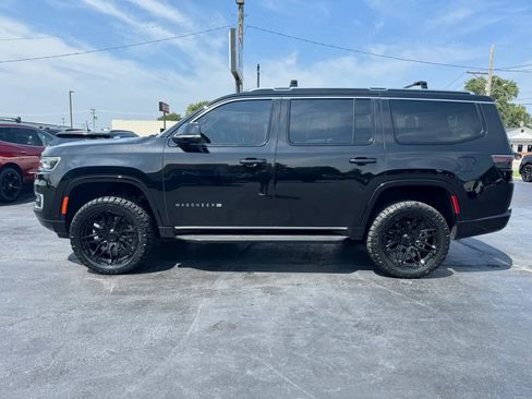 Used 2023 Jeep Wagoneer 4WD w/ Premium Group I image 2