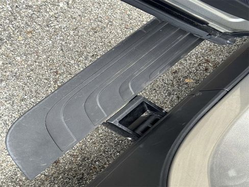 Certified 2024 Land Rover Range Rover SE image 13