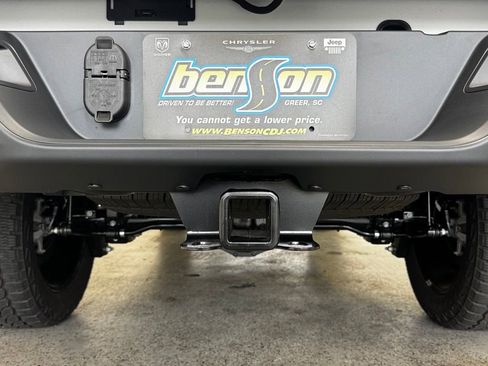 Certified 2024 Jeep Gladiator Sport AWD/4WD image 9