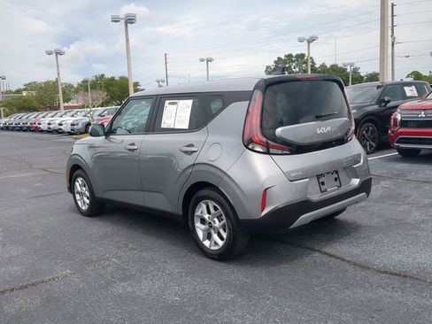 Used 2025 Kia Soul LX w/ LX Technology Package FWD image 7