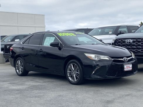 Used 2016 Toyota Camry SE FWD image 2