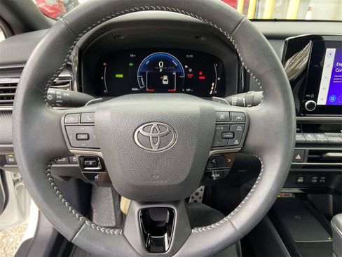 Used 2025 Toyota Camry SE image 33