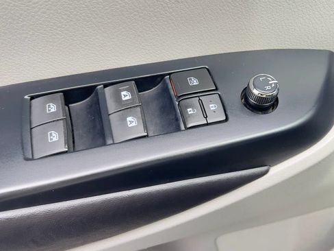 Used 2017 Toyota Highlander XLE AWD/4WD image 51