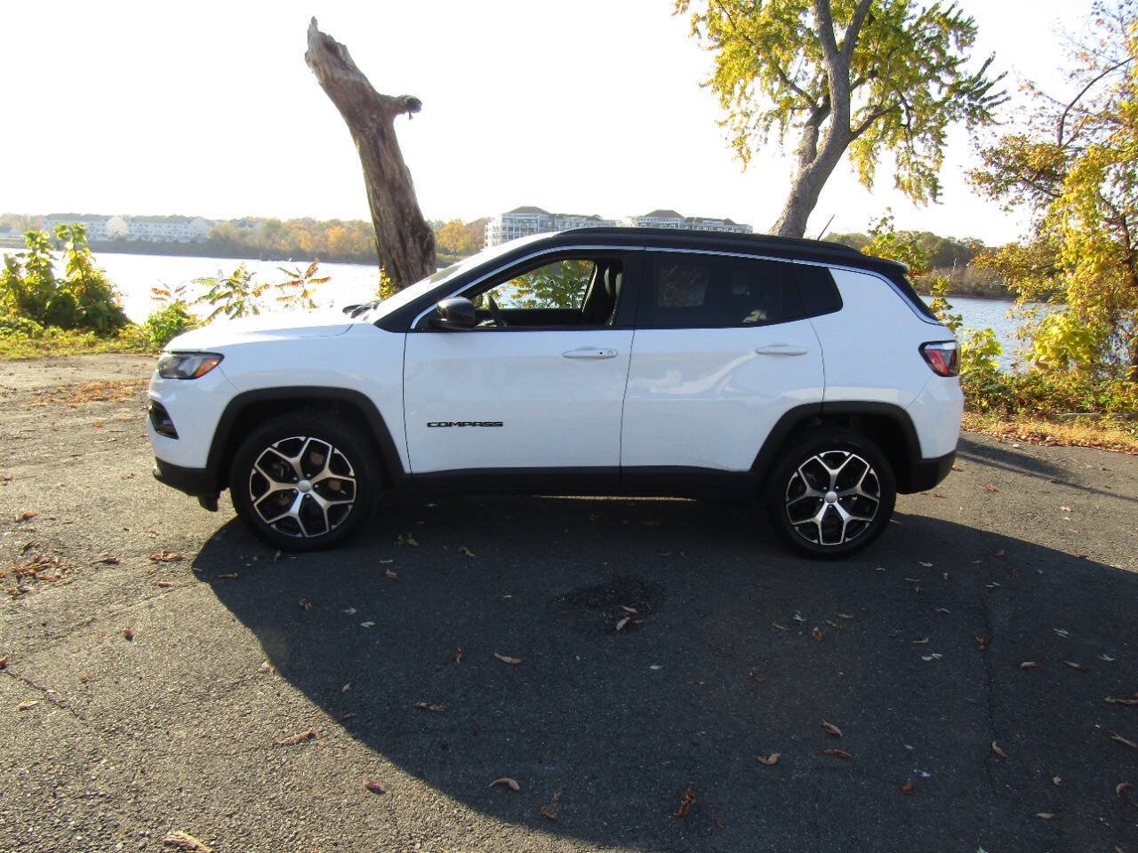 Used 2024 Jeep Compass Limited AWD/4WD image 4