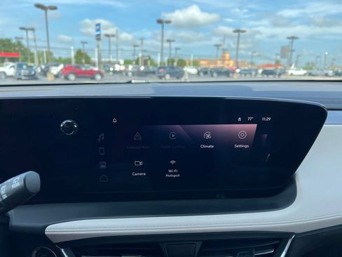 Used 2025 Buick Encore GX Avenir w/ Avenir Technology Package AWD/4WD image 18