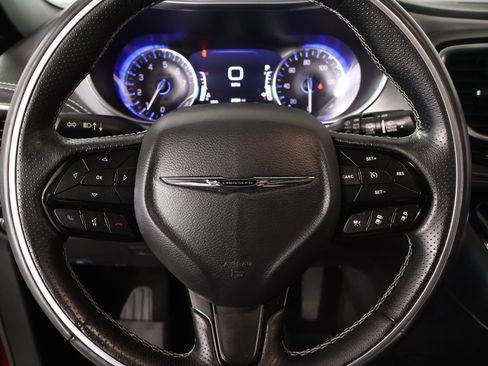 Used 2018 Chrysler Pacifica Limited w/ Advanced Safetytec Group image 4