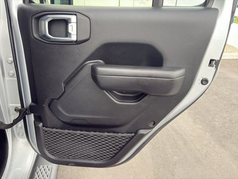 Certified 2022 Jeep Gladiator Sport image 30