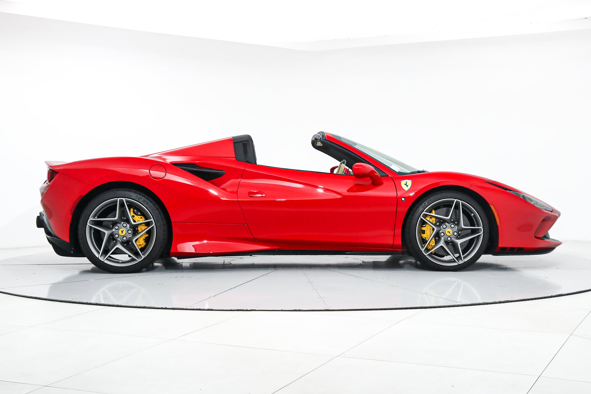Certified 2022 Ferrari F8 Tributo RWD image 10