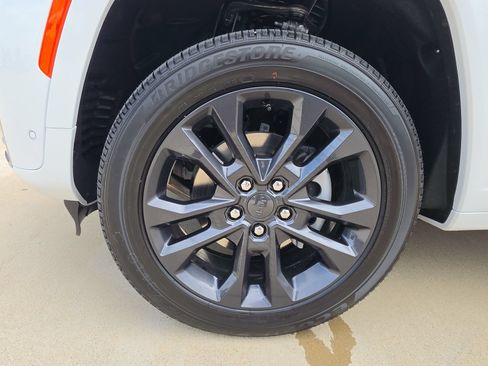 New 2026 Jeep Grand Cherokee Limited AWD/4WD image 27