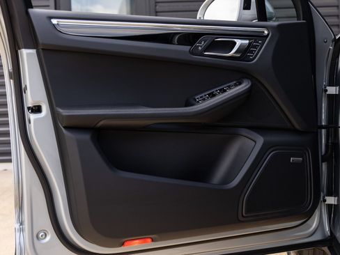 Certified 2026 Porsche Macan AWD/4WD image 23