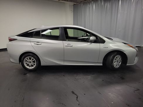 Used 2017 Toyota Prius Two FWD image 9