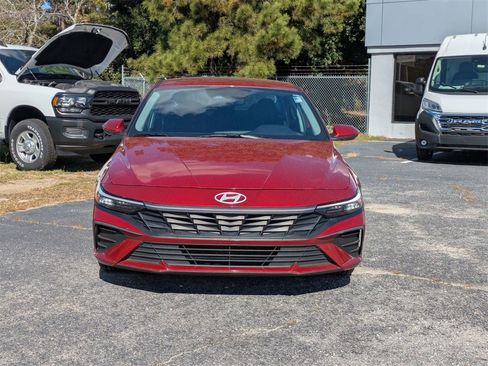 Used 2024 Hyundai Elantra SEL image 3