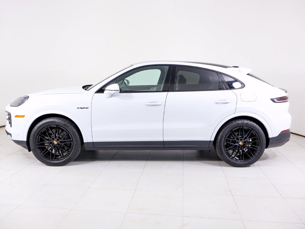 Certified 2025 Porsche Cayenne E-Hybrid Coupe AWD/4WD image 2