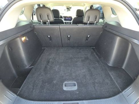 Used 2024 Chevrolet Trax LT w/ LT Convenience Package FWD image 12