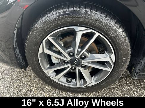 Used 2023 Kia Forte LXS FWD image 18