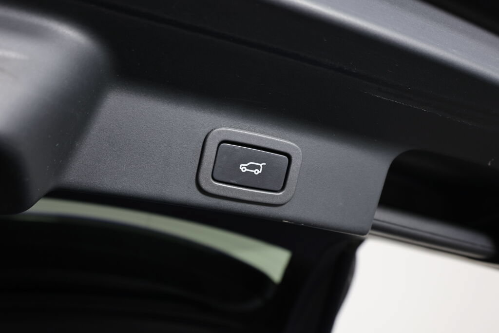 Used 2018 Jaguar F-PACE Prestige AWD/4WD image 19