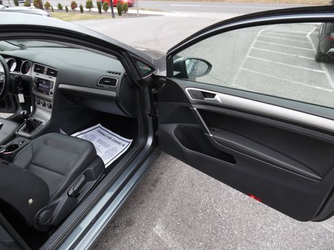 Used 2015 Volkswagen Golf S image 17
