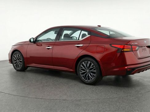 Used 2025 Nissan Altima 2.5 SV image 6