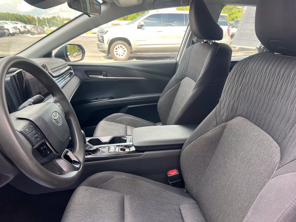 Used 2025 Toyota Camry LE FWD image 7