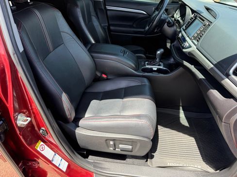 Used 2019 Toyota Highlander SE AWD/4WD image 34