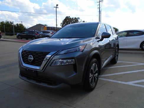 Used 2023 Nissan Rogue SV FWD image 3
